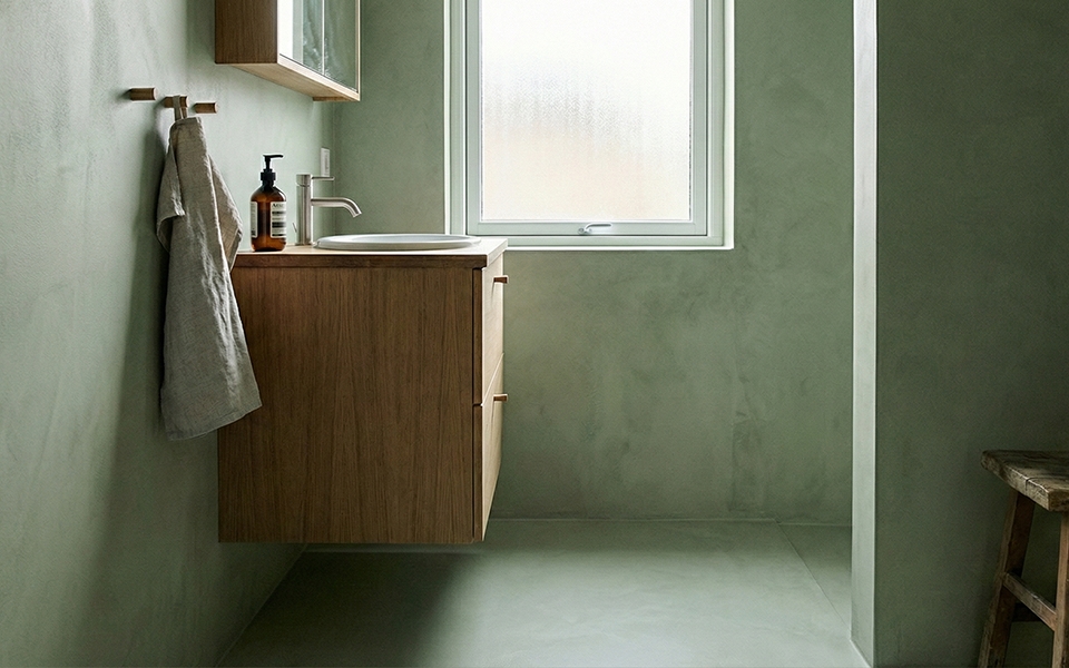 badevaerelse med naturlige farver